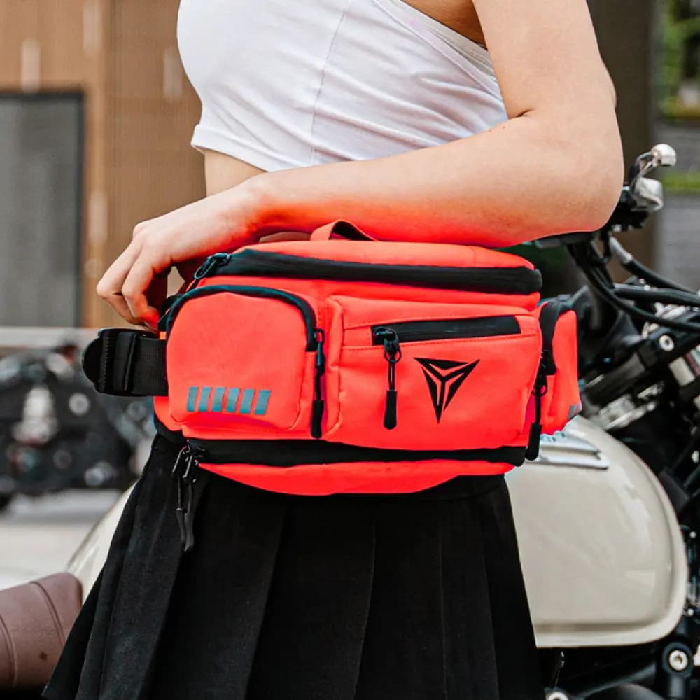 Close-up of 900D Oxford waterproof fabric on waist bag