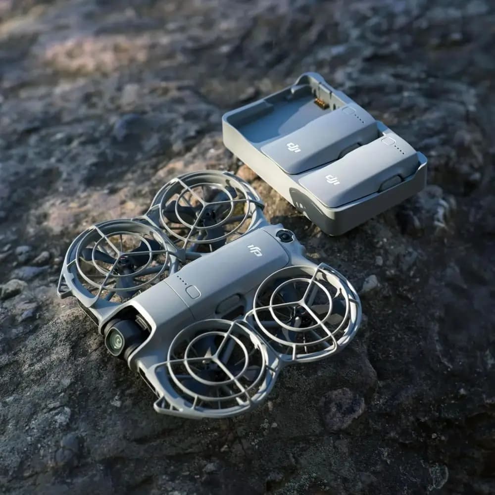 DJI Neo 2 charging hub and three batteries set