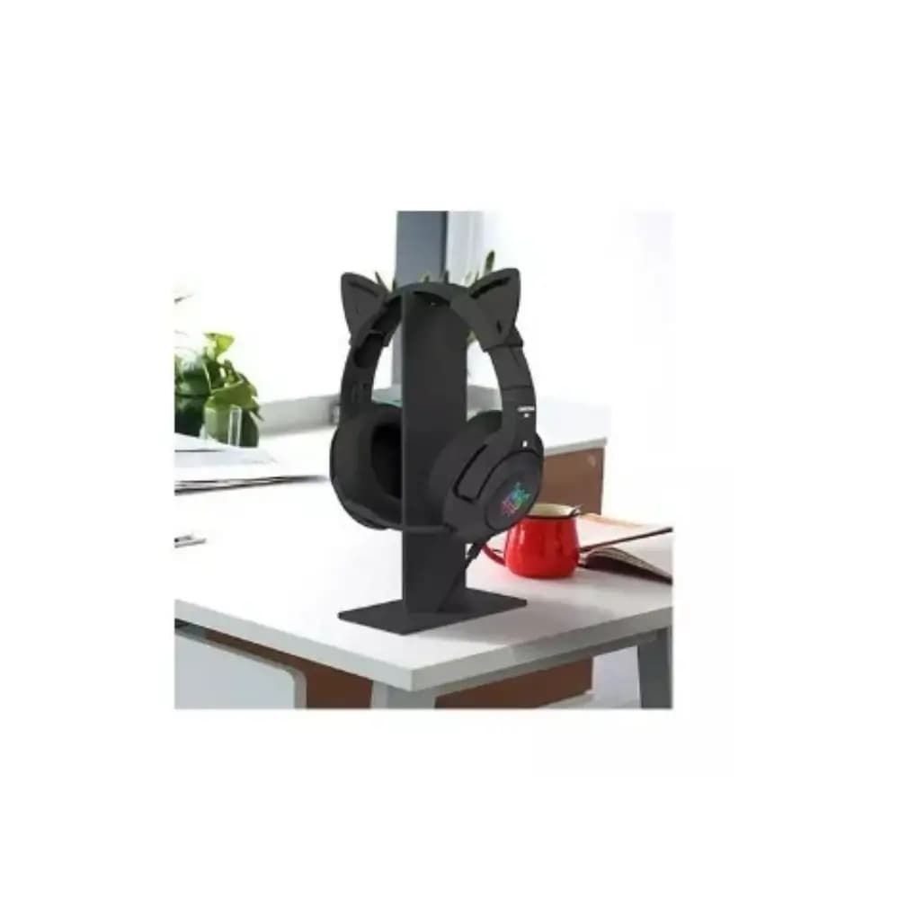 Anti-slip base of the Onikuma ST-1 keeping the stand steady on a desk