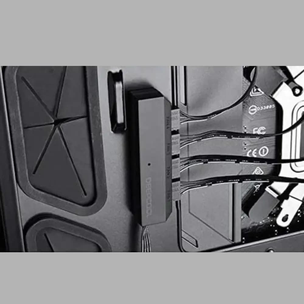 Deepcool FH-04 4-port PWM fan hub front view