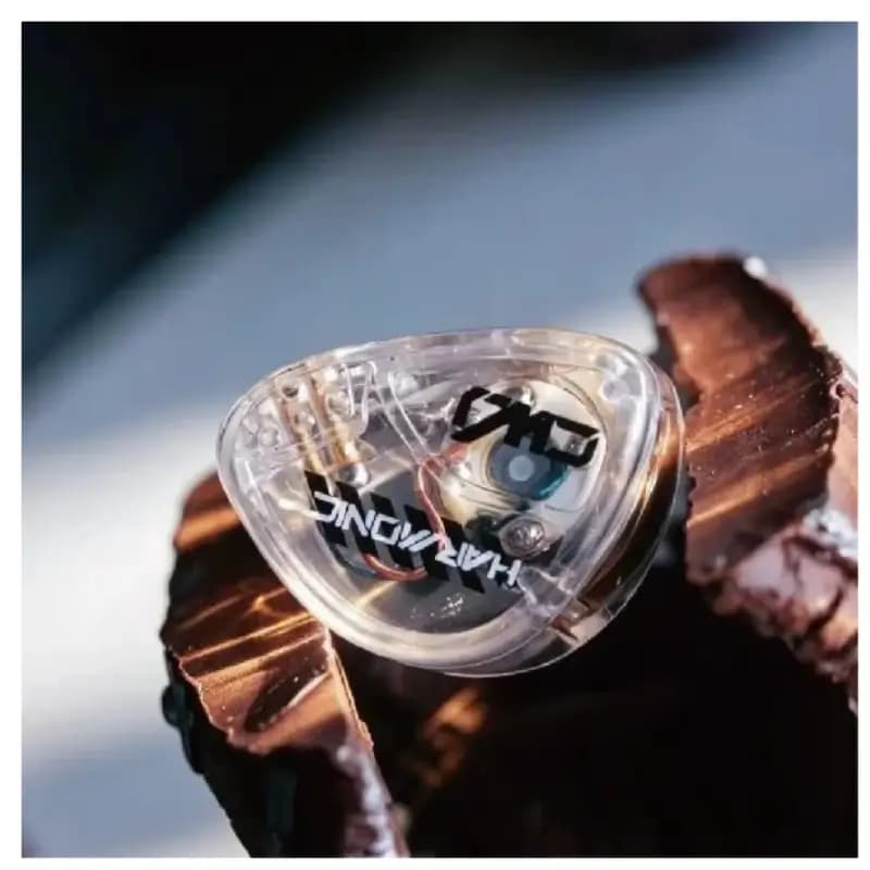 HE Cai Wenji 10mm Dynamic Driver In-Ear Monitors with Resin Shell HE Cai Wenji 10mm Dynamic Driver In-Ear Monitors with Resin Shell