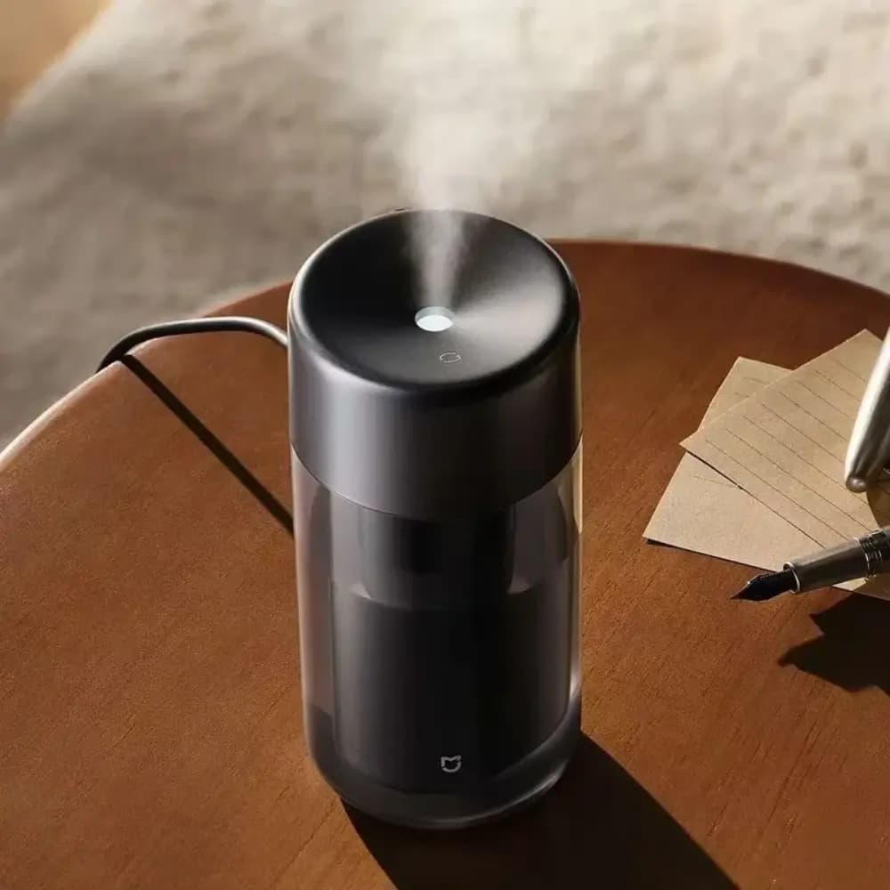 Xiaomi Mijia humidifier releasing fine mist output Xiaomi Mijia humidifier releasing fine mist output