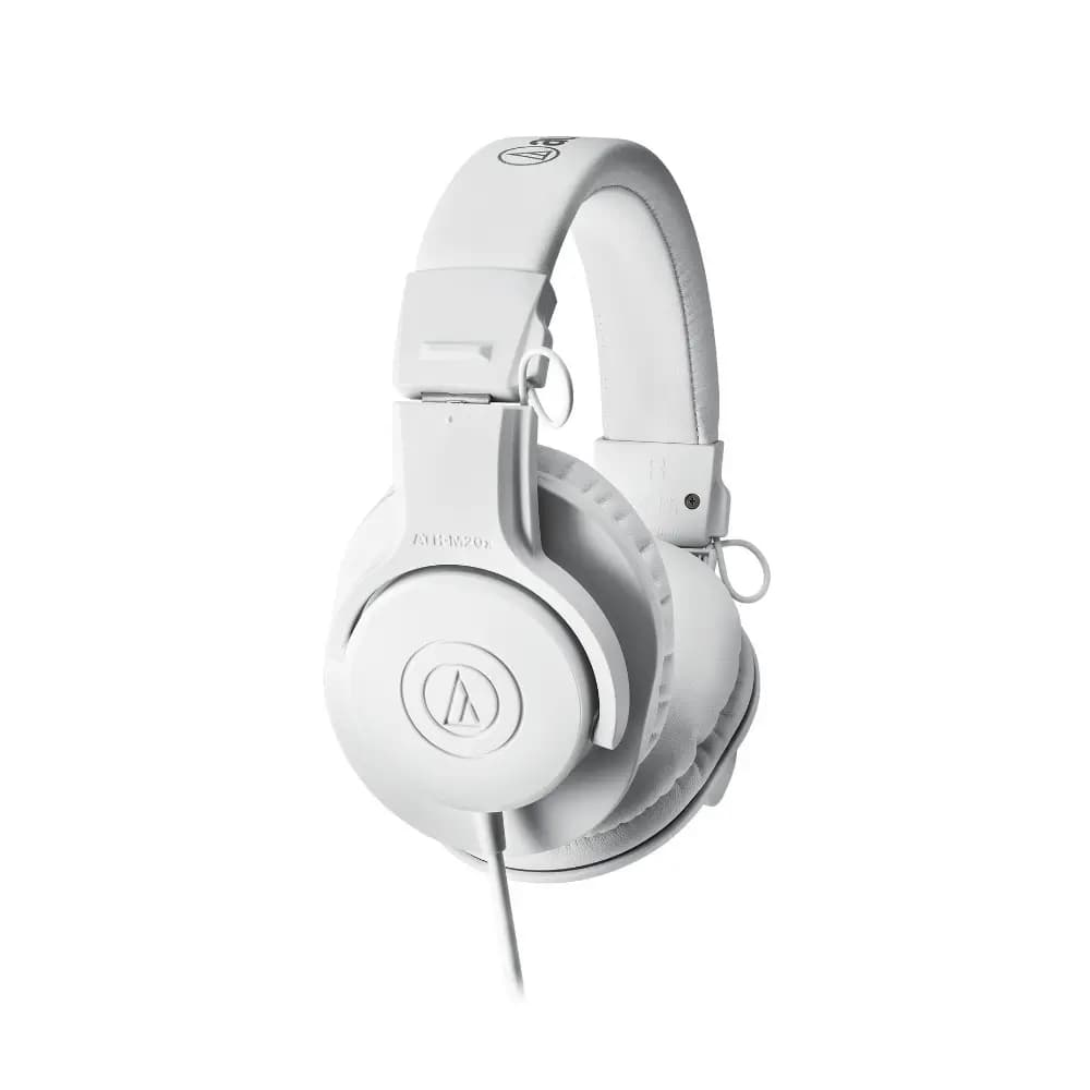 Close-up of ATH-M20x 40mm driver and ear cup design Close-up of ATH-M20x 40mm driver and ear cup design