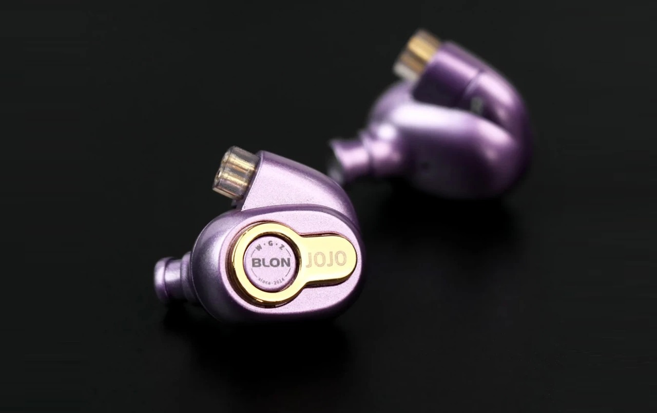 BLON x Z Jojo 10mm Dynamic Driver In-Ear Monitors: BLON is a global audio solutions manufacturer and has become internationally recognized for its budget-friendly Hi-Fi earphones and headphones. The Jojo is built around a new 10mm composite membrane dynamic driver capable of high output with low distortions. This new driver features a responsive composite membrane with a high degree of membrane tension and responsiveness. Feature: The Jojo stands as an impressive upgrade from the widely acclaimed BLON BL05S in-ear monitors, showcasing notable advancements in sound quality, resilience, and aesthetic finesse. A refined choice for discerning audiophiles, this model delivers an enhanced auditory experience while boasting a sleek and durable design. Collaborating with Z Reviews, BLON introduces an economical yet professional-grade in-ear earphone, democratizing premium sound for all music enthusiasts. The Jojo leverages a high-resolution dynamic driver endowed with a responsive composite membrane, ensuring minimal distortion and a harmoniously balanced sound profile enriched with robust bass tones. Setting itself apart with an opulent aesthetic, the Jojo presents a metallic purple housing crafted from zinc alloy die-casting and adorned with authentic 18K gold-plated sheets. This luxurious and resilient composition underlines its commitment to both aesthetics and durability. The detachable quad-strand silver-plated oxygen-free aluminum cable facilitates seamless, noise-free audio transmission, with a 0.78mm 2-pin connector allowing effortless cable replacement. This user-friendly design feature accommodates personal preferences and future customization. In its pursuit of superior audio quality at affordable price points, BLON employs innovative driver technologies. The partnership with Zeos Pantera from Z Reviews, a prominent audio product reviewer on YouTube, underscores the brand’s aspiration to democratize professional in-ear earphones for a broader audience. Specification : Brand: Linsoul Model Name: BLON x Z Reviews JoJo Color: Purple (Metallic) Sensivity:106dB/Vrms@1KHz Form Factor: In Ear